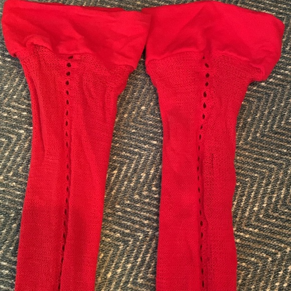 SUPER SEXY LEG AVENUE Crochet Net Stockings with Keyhole Backseam. - Picture 2 of 8